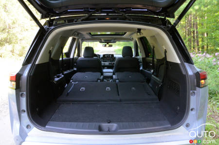 Nissan Pathfinder, trunk